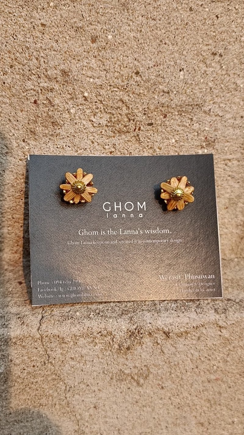 Sailom Phraw Rayab Flowers Earrings (Sailom Phraw Rayab Flowers Earrings) - 耳環/耳夾/耳骨夾 - 竹 金色