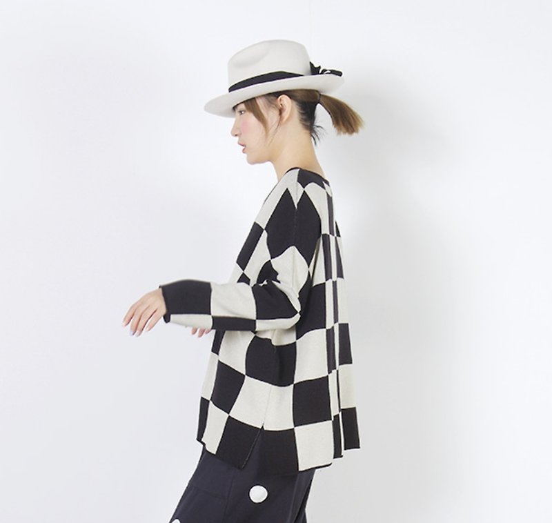 Checkered loose long-sleeved sweater - imakokoni - Women's Tops - Cotton & Hemp Black