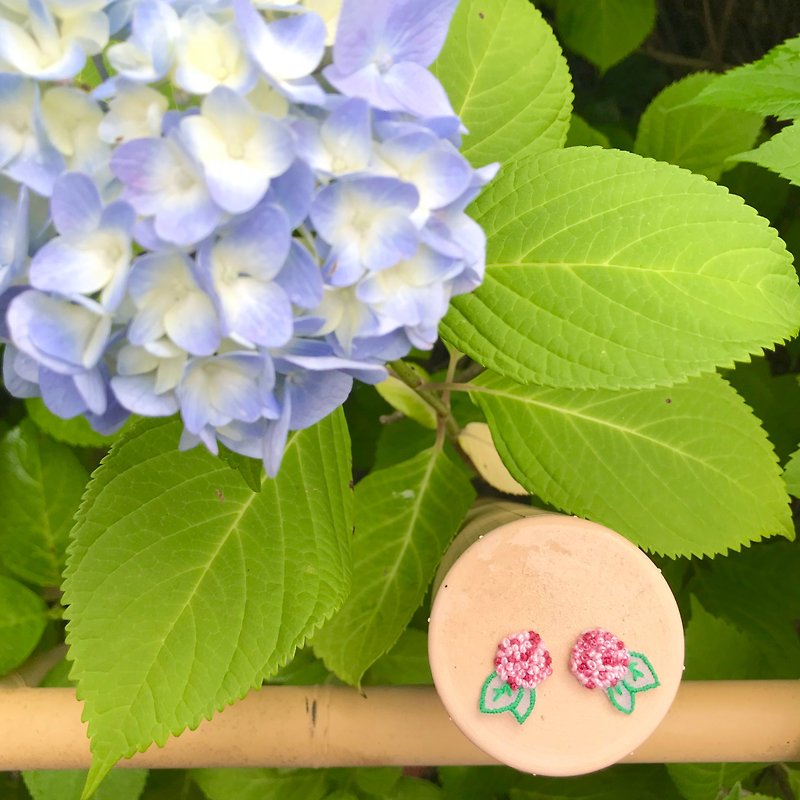Handmade embroidery // Hydrangea skin pierced earrings / red / / can be clipped - Earrings & Clip-ons - Thread Red