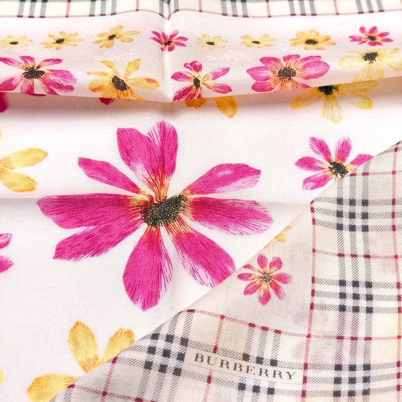 Burberry Vintage Handkerchief Floral Bloom Design 20 x 20 inches - 絲巾 - 棉．麻 粉紅色