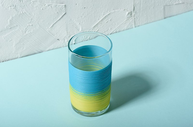 ラインプロセッシングPUNNDLEラインウォーターカップ調色ブルーとイエローのトーン - グラス・コップ - ガラス 多色