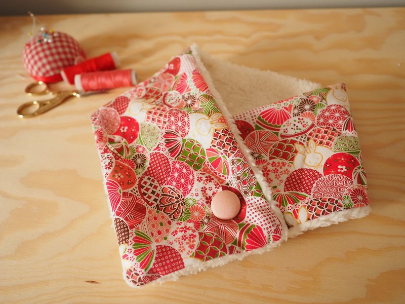 Handmade sewing neck warmer scarf for kid and adult - ผ้าพันคอถัก - ผ้าฝ้าย/ผ้าลินิน สีแดง