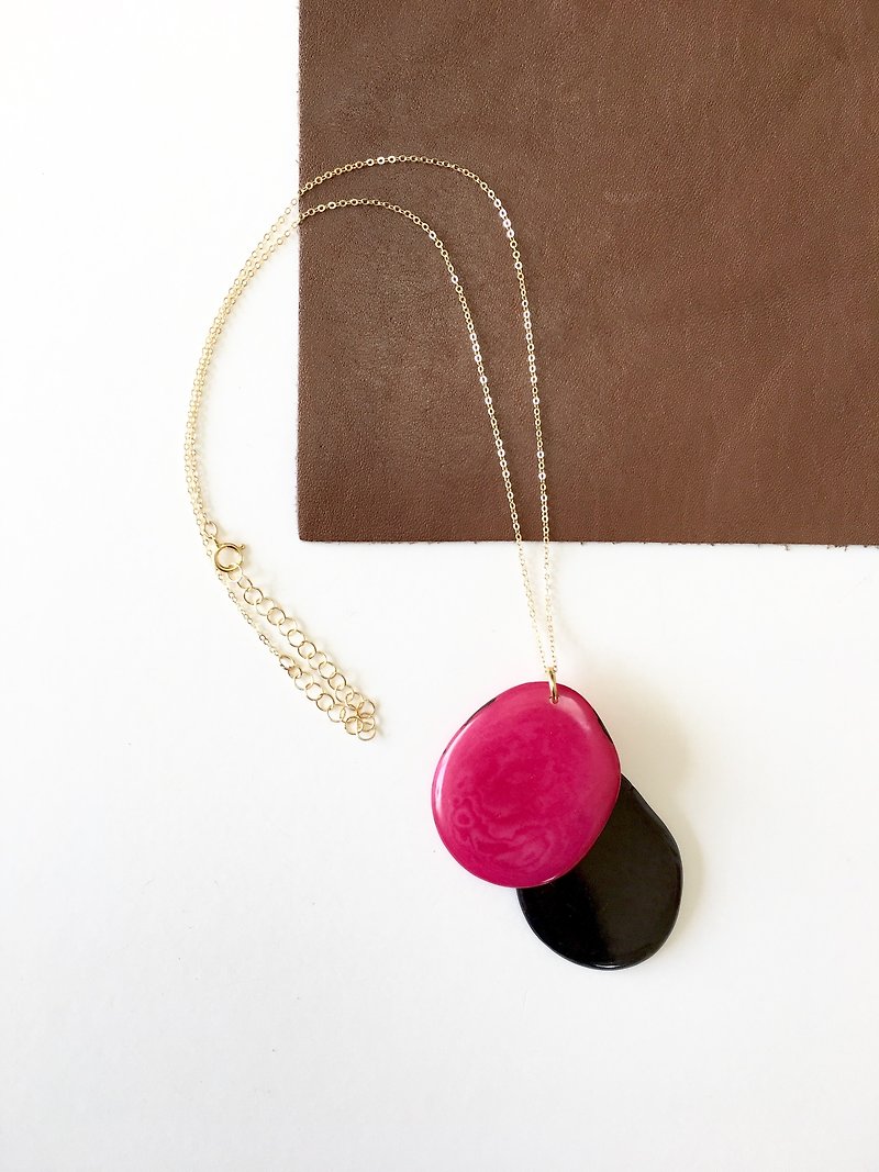 Tagua chips necklace 14kgf cherry pink color - ネックレス - 木製 ピンク