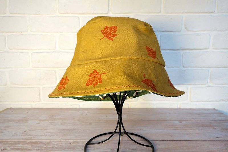 Carved fisherman hat//double-sided wear//maple leaf flower - Hats & Caps - Cotton & Hemp Multicolor