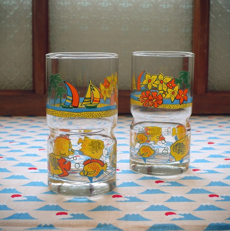 Early printing cups - tropical islands (tableware / used / old objects / glass / fish / ocean) - ถ้วย - แก้ว หลากหลายสี