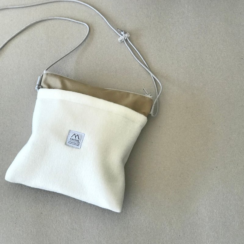 Fleece nylon bicolor / OFFWHITE × BEIGE off-white × beige - กระเป๋าแมสเซนเจอร์ - ผ้าฝ้าย/ผ้าลินิน ขาว