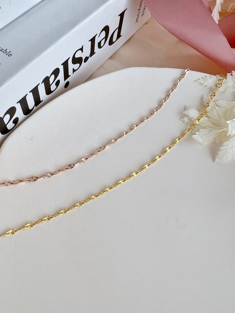 【精緻禮盒】立體雕花注金手鍊 18KGF－光綾 #疊搭 精緻 典雅 - 手鍊/手環 - 其他金屬 金色