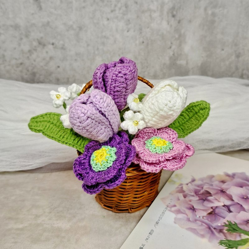 Tulip small flower basket crocheted flower birthday gift small flower basket Valentine's Day Mother's Day home furnishings - ของวางตกแต่ง - เส้นใยสังเคราะห์ สีม่วง