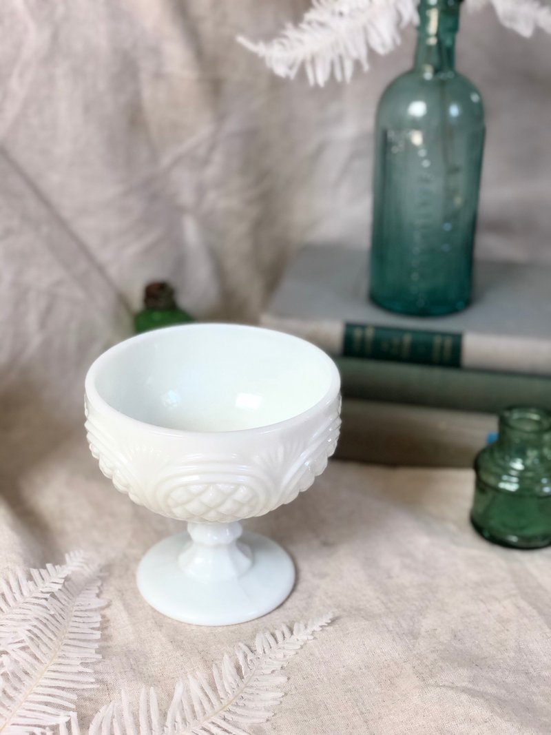 Vintage Milk Glass 美國早期牛奶玻璃高腳碗/糖果碗 - 擺飾/家飾品 - 玻璃 