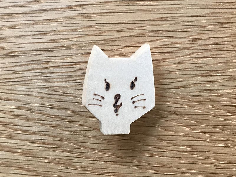 Nyanko brooch girl cat cat wooden wood - Brooches - Wood 