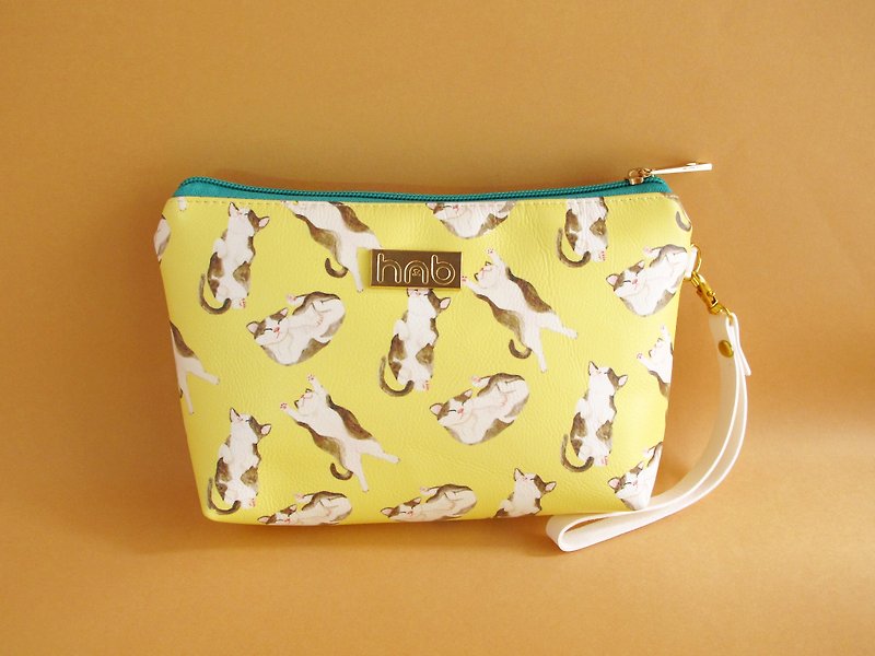 Syrup Cat Zip Bag Wash Bag Cosmetic Bag Pouch Clutch - กระเป๋าคลัทช์ - เส้นใยสังเคราะห์ สีเหลือง
