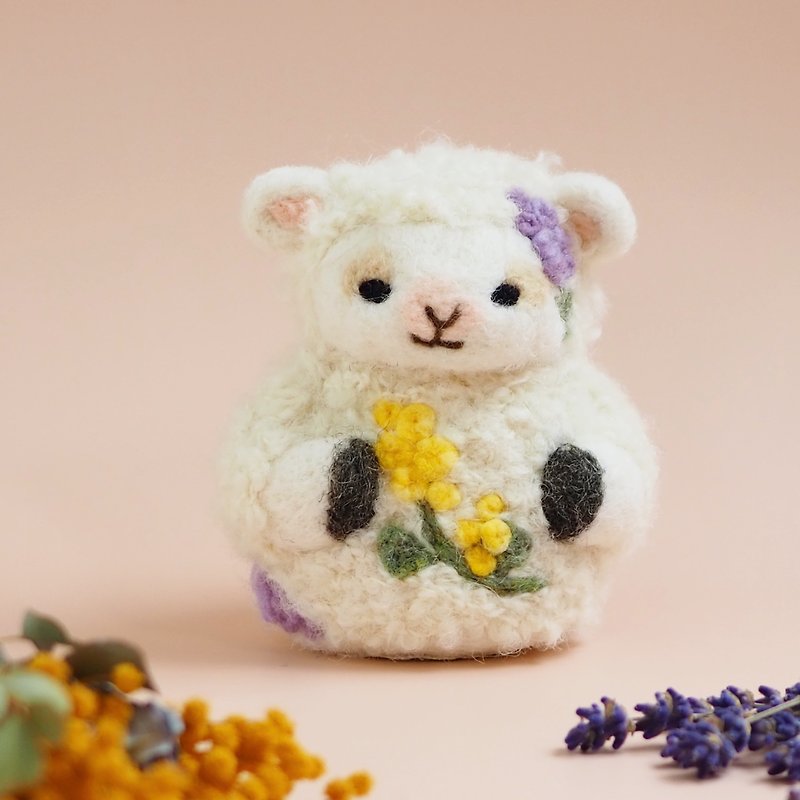 The arrival of spring - a sheep ornament covered in mimosa and lavender - ของวางตกแต่ง - ขนแกะ ขาว