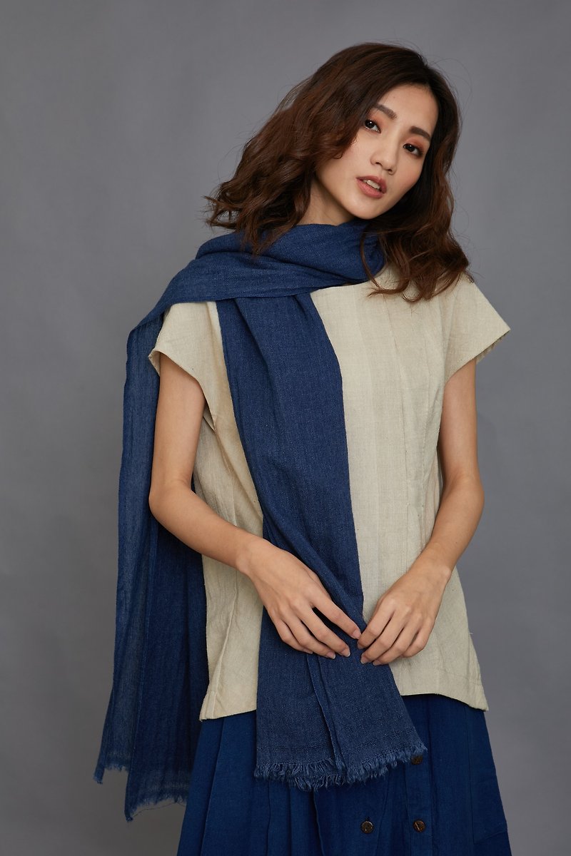 natural dye cashmere scarf-indigo - ผ้าพันคอถัก - ขนแกะ สีน้ำเงิน