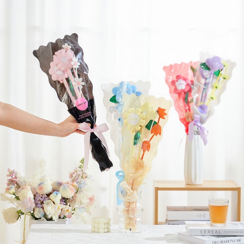 【LUUKS UP】Valentine's Day Bouquet Cat Teaser Wand | A Declaration of Love with Your Cat - Pet Toys - Other Materials Multicolor