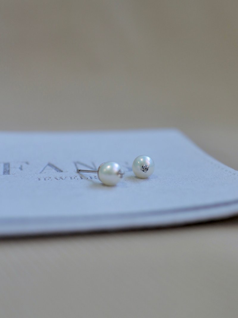 【Shiny Moonlight】Pearl Solitaire Diamond Earrings in Sterling Silver - Earrings & Clip-ons - Pearl White