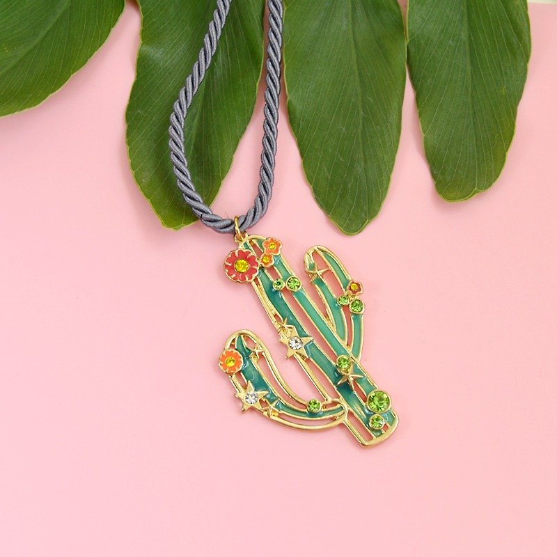 Handmade Knit Rope Necklace Fresh Cactus Pendant Sen Style Girl Free Sweater Chain Gift - Necklaces - Other Metals Green