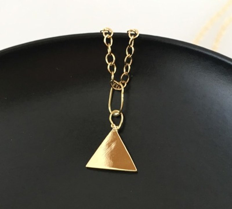 Mysterious triangle ◇ 14k gold pendant