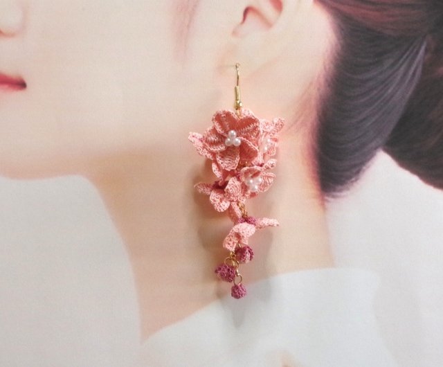 【レビューで送料無料】 受注製作】かぎ針編みの桜のピアス - アトリエ梔子荘 ショップ イヤリング・ノンホールピアス