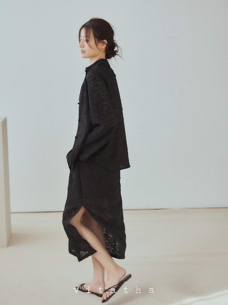 黒のオリエンタル アドベンチャー新しい中国スタイル、スタンドアップ カラー微透過性日焼け止め長袖シャツとスカート スーツ - トップス - その他の化学繊維 ブラック