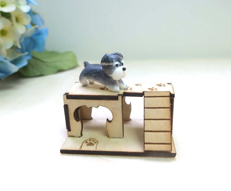 Miniature Schnauzer Diorama (Playing)