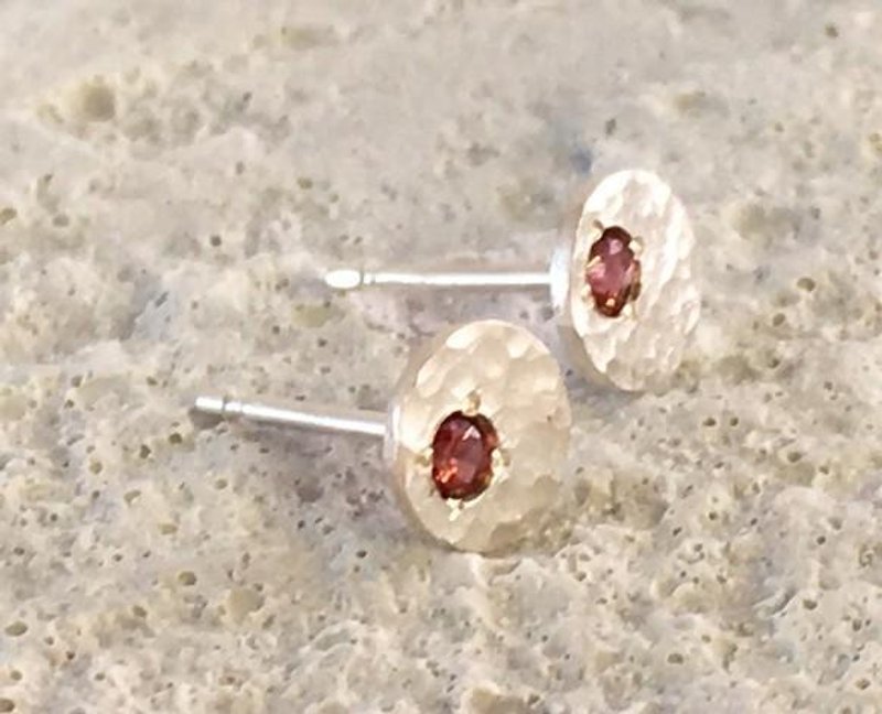 Full moon earrings ◇ Rhodlite Garnet ◇ SV studs - Earrings & Clip-ons - Other Metals Silver