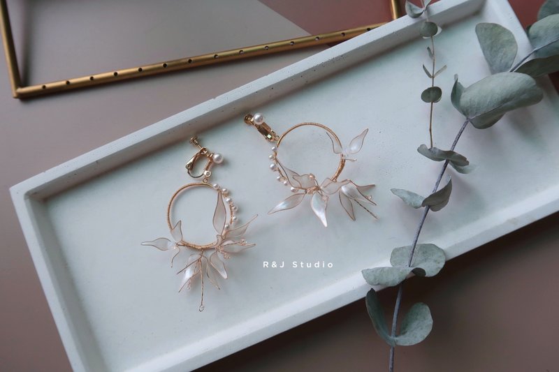 舞動的生姿- 耳環 手工水晶花樹脂飾品 新娘頭飾/伴娘配飾 - 耳環/耳夾/耳骨夾 - 樹脂 白色