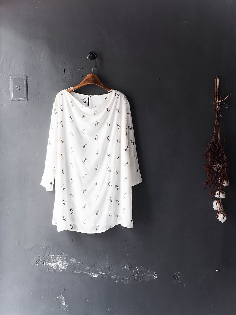 河水山 - Fukushima Pure Rice White Embroidered Floral Embroidered Spring Antique Silk Satin Shirt Top - Women's Shirts - Polyester White