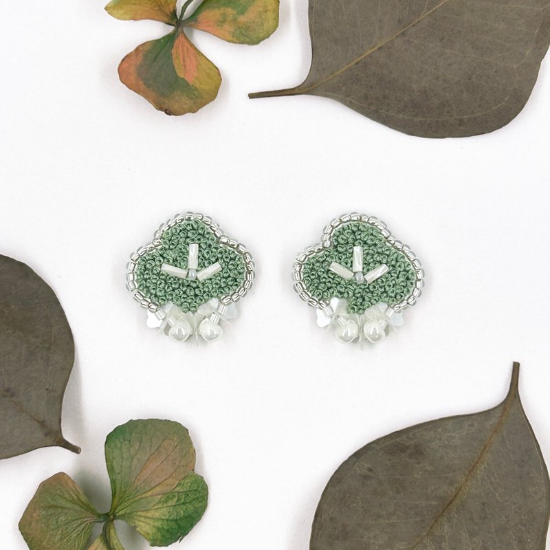 | fa.fa.Fa. | #149 | Handmade embroidery earrings_pierced / clip-on - ต่างหู - งานปัก สีเขียว