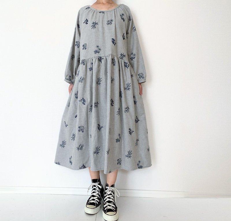 Embroidery　Little flower　long  sleeve raglan dress　cotton　gray - One Piece Dresses - Cotton & Hemp Gray