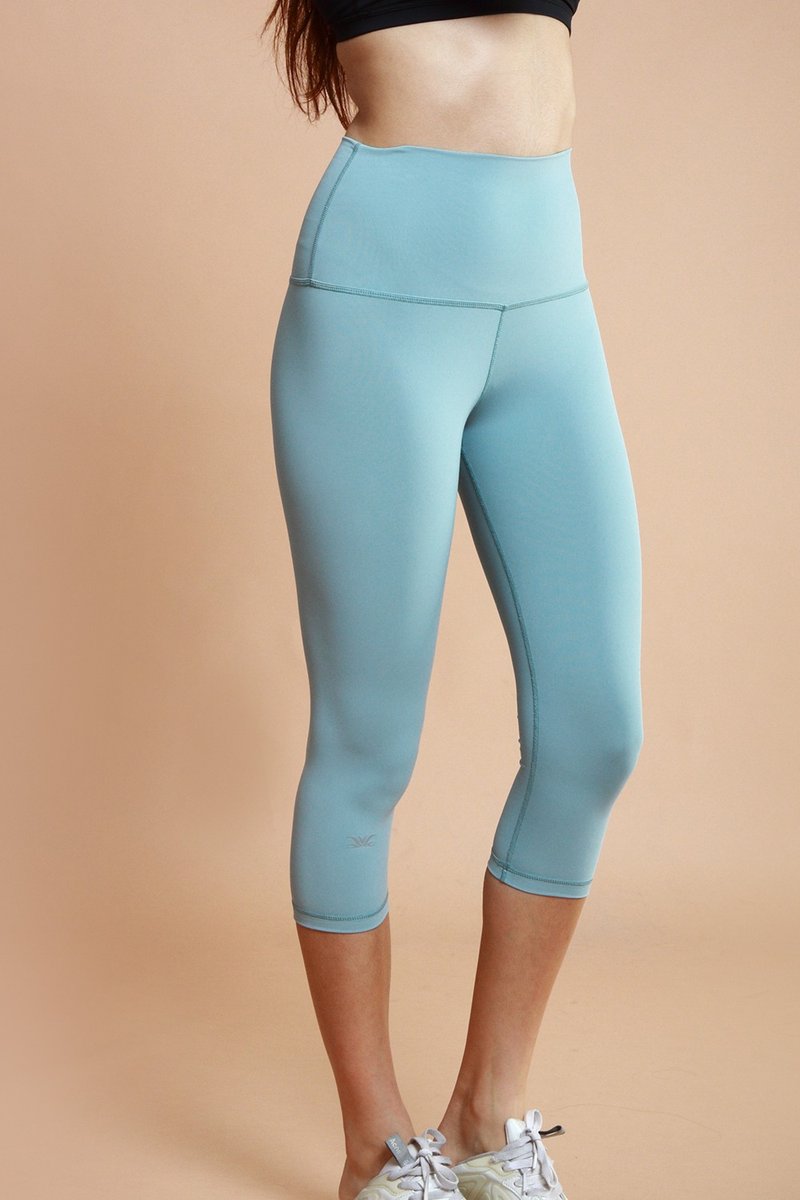 Classic hugging capris @breathm-lake green - Women's Yoga Apparel - Polyester Green