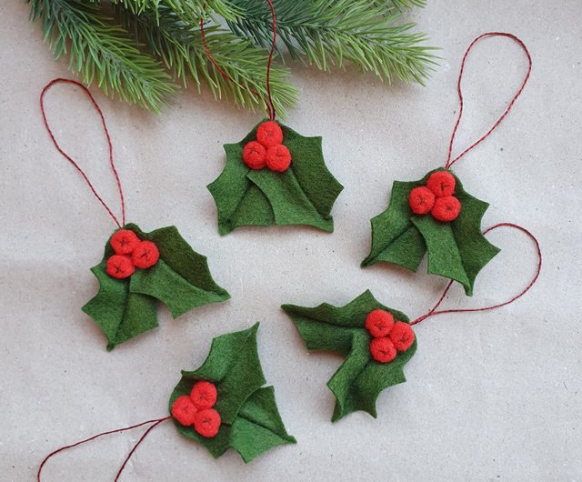 ヒイラギのクリスマス飾り、お祝いのヒイラギ、木の装飾