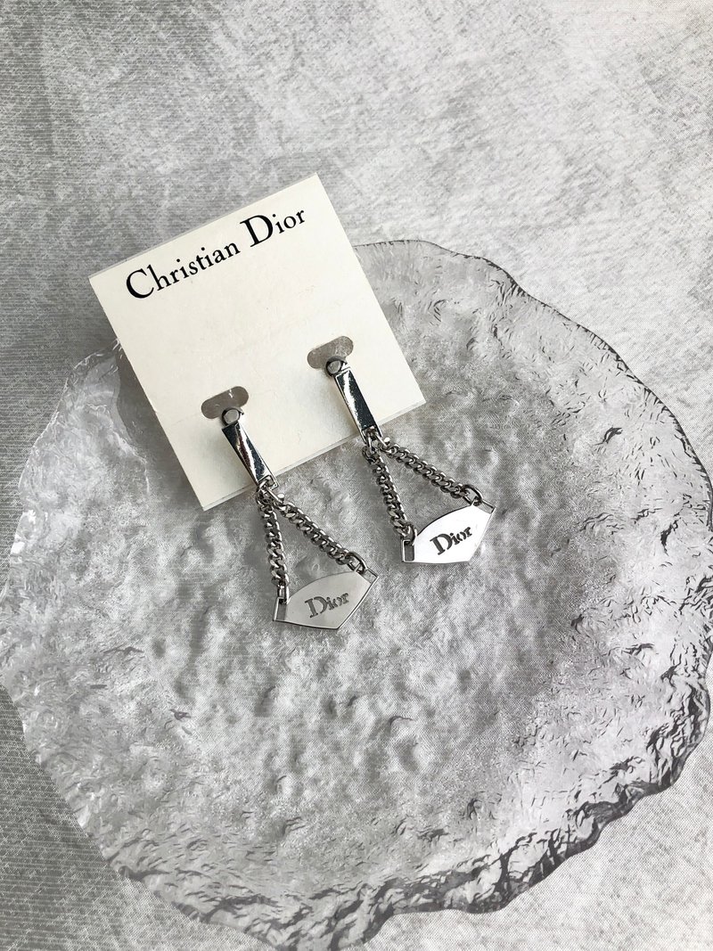 【 日本直送　名牌中古包 】Christian Dior クリスチャン ディオール イヤリング シルバー DIORロゴ vintage オールド 6rnscn - 耳環/耳夾/耳骨夾 - 其他材質 銀色