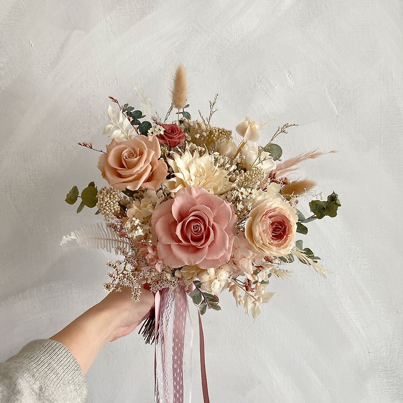 YUNYUN [Milk Tea Pink Series] Dried Flowers & Permanent Roses Medium and Large Bouquet - ช่อดอกไม้แห้ง - พืช/ดอกไม้ สึชมพู