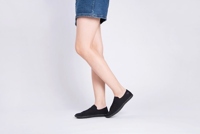 OPALE 石 BLACK PETRECYCLEと女性のための環境にやさしい靴 - スリッポン - サステナブル素材 ブラック