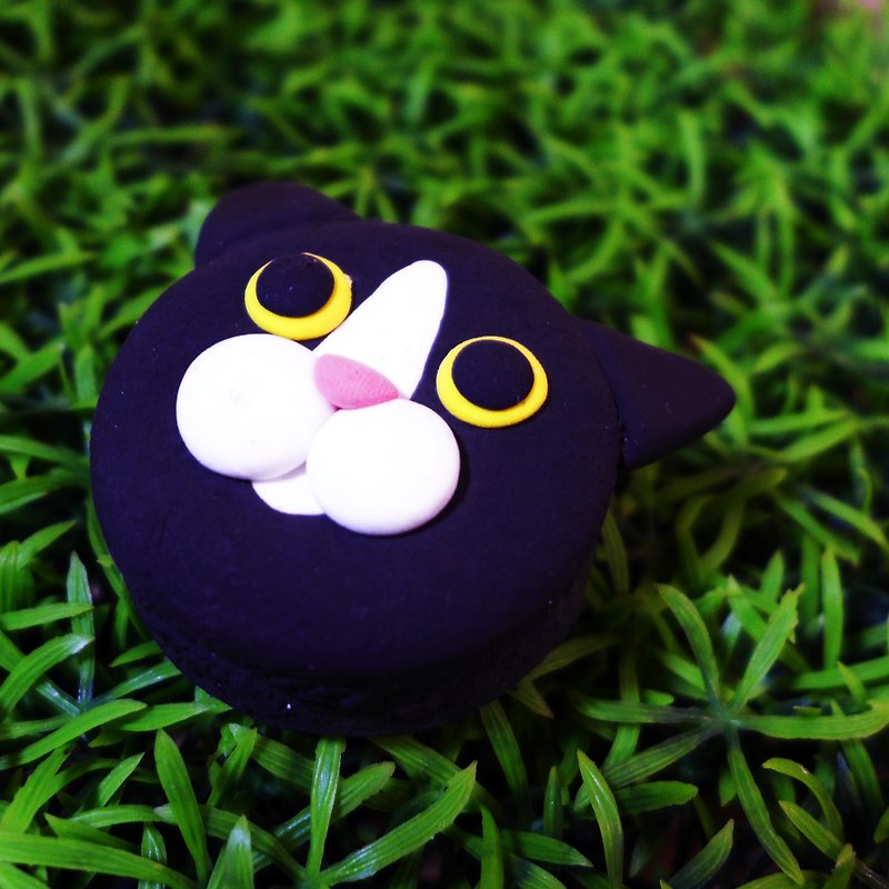 【Saturnal Ring】 Petite Planet: Tuxedo Cat | Light Earth Creation. Water repellent. Can change necklace / magnet / pin - Keychains - Clay Black