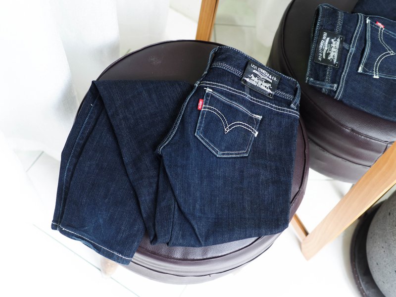 levis W25 深海藍經典素面青春日札  棉質丹寧牛仔古董低腰長褲 - 女長褲 - 棉．麻 藍色