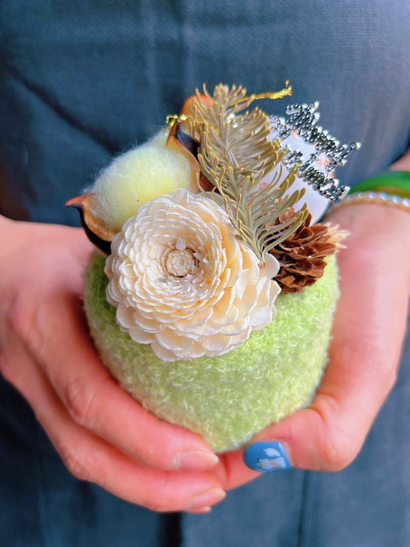 VERNITA Matcha White Cake Flower Gift • A Floral Blessing That Lasts - Dried Flowers & Bouquets - Other Materials Green