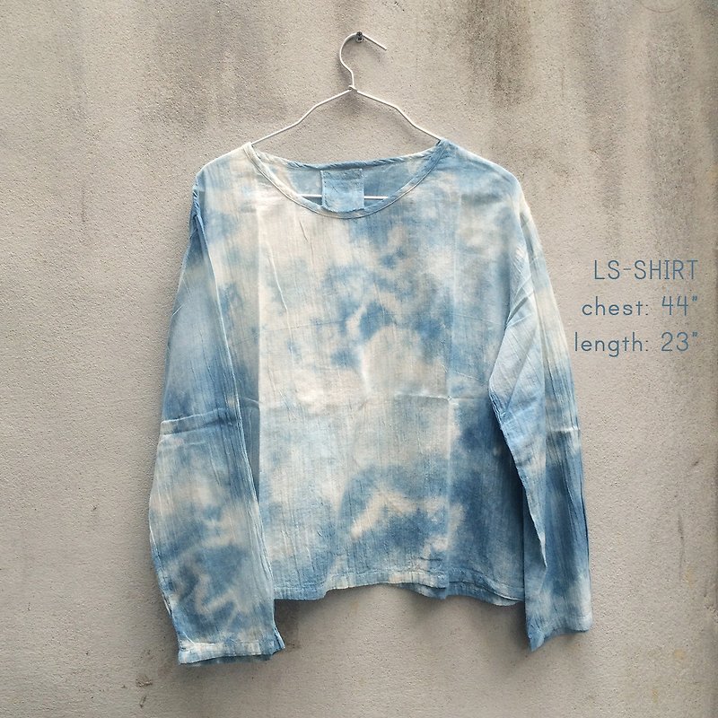 linnil: SKY-Natural dye ingido long-sleeve shirt - made of comfortable 100% cotton. - 女上衣/長袖上衣 - 棉．麻 藍色