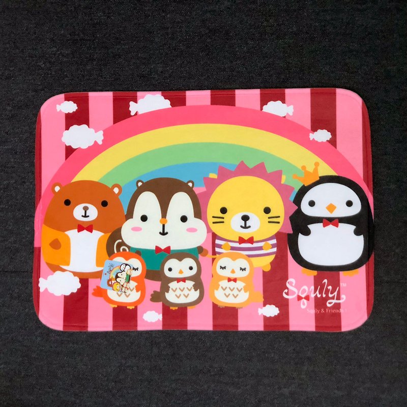 Squly & Friends Carpet (Rainbow with Red Background) - อื่นๆ - เส้นใยสังเคราะห์ สีแดง