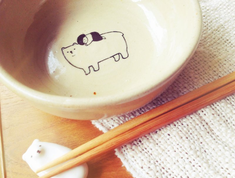 To eat together lying on the floor ● hand made pottery bowl - ถ้วยชาม - ดินเผา สีกากี