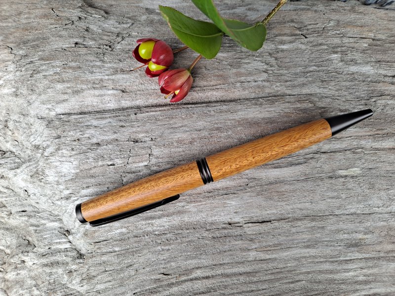 Green sandalwood log handmade oily ballpoint pen rotary type - ปากกา - ไม้ 