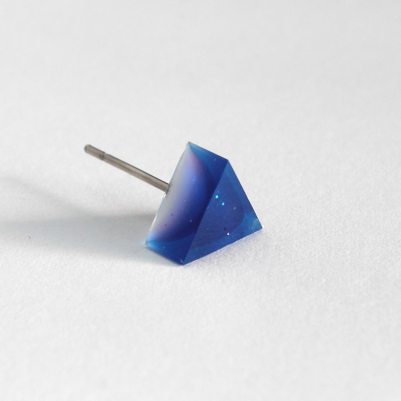 回到未來 / 樹脂耳環 - 單隻 / 三角形 藍色 - 耳環/耳夾 - 樹脂 藍色