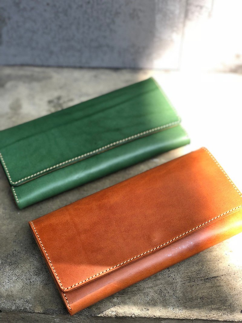 Two-color double-fold long wallet Color: caramel/green-vegetable tanned leather- - กระเป๋าสตางค์ - หนังแท้ สีเขียว
