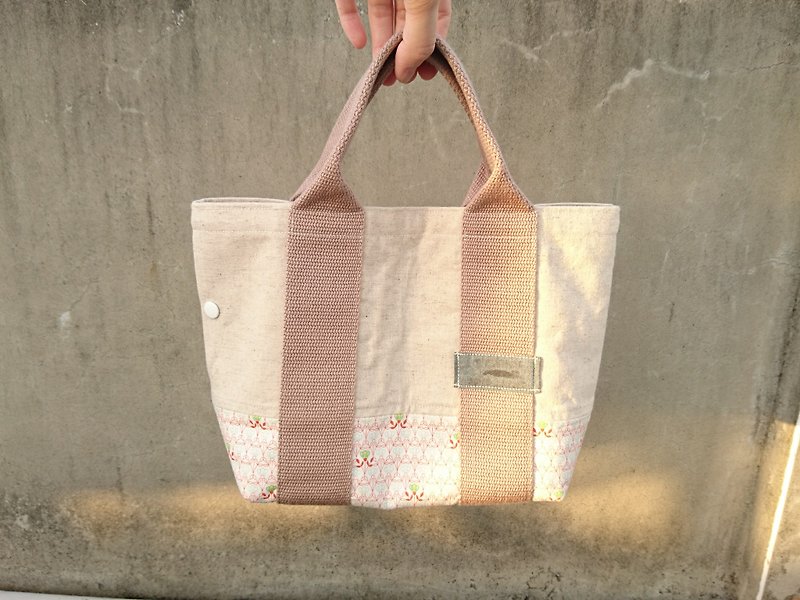 Goody Bag - 【Cored Bag / Coin Case / Key Wallets / Crochet Lace Pieces】 - Lucky Bag D - กระเป๋าถือ - ผ้าฝ้าย/ผ้าลินิน สีแดง