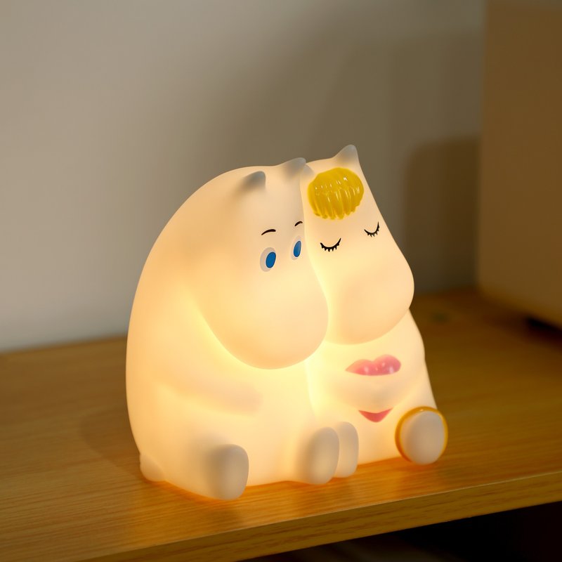 【熱銷新品】VIPO 嚕嚕米擁抱戀人造型小夜燈 - 燈具/燈飾 - 塑膠 