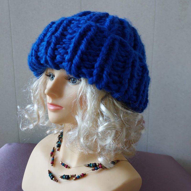 Bulky hat. Cornflower color - หมวก - ขนแกะ สีน้ำเงิน