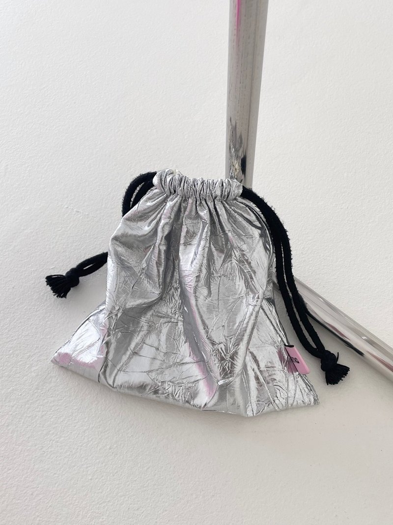 Silver String Pouch - 化妝包/收納袋 - 其他人造纖維 銀色