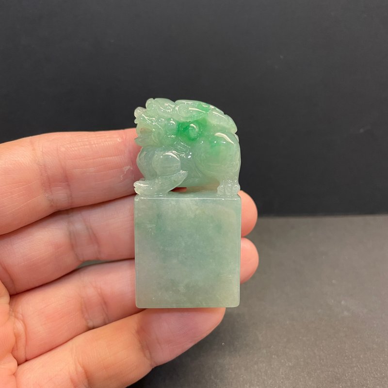 瀚玉珠寶 天然A貨翡翠  陽綠貔貅翡翠印章 中間的綠圓非常好看 - 其他 - 玉石 