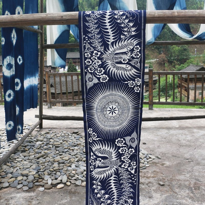 倚山人|貴州手工藝品草木染藍染桌旗茶席手工布苗族蠟染長200cm - 桌布/桌巾/餐墊 - 棉．麻 