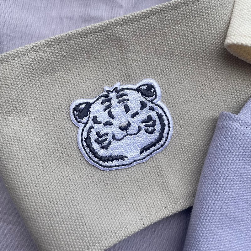 虎羊刺繡貼布 - 其他 - 繡線 白色
